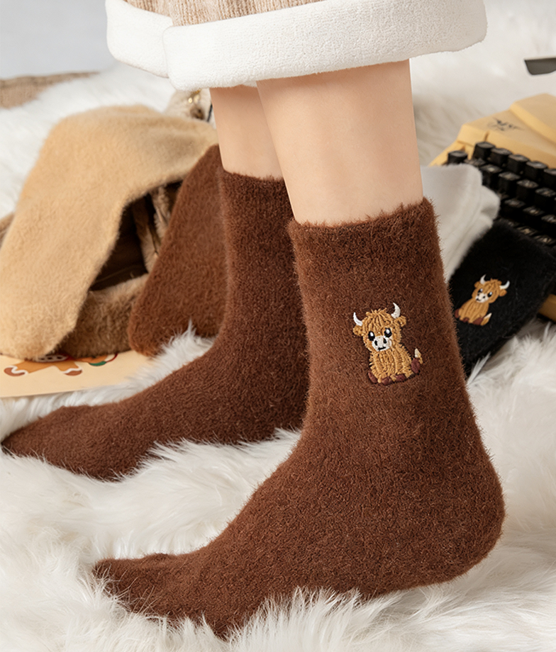 🔥Women's Cute Warm Highland Cow Embroidered Plush Socks