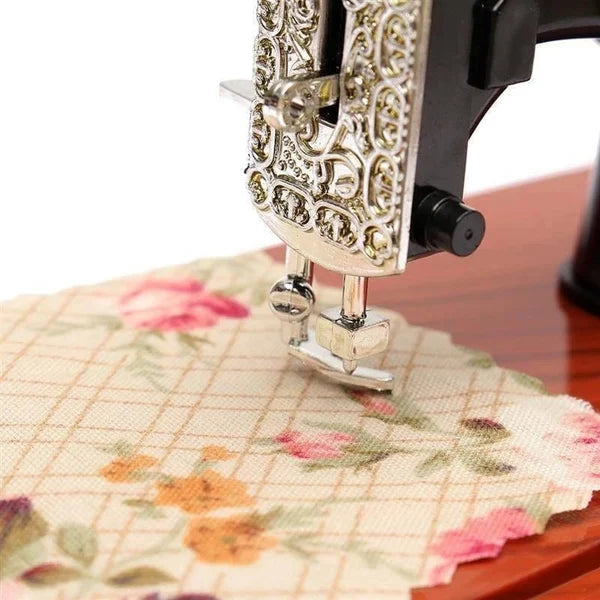 ✨ Wood Mini Sewing Machine Music Box – Handcrafted Retro Decor with Moving Parts & Nostalgic Melody