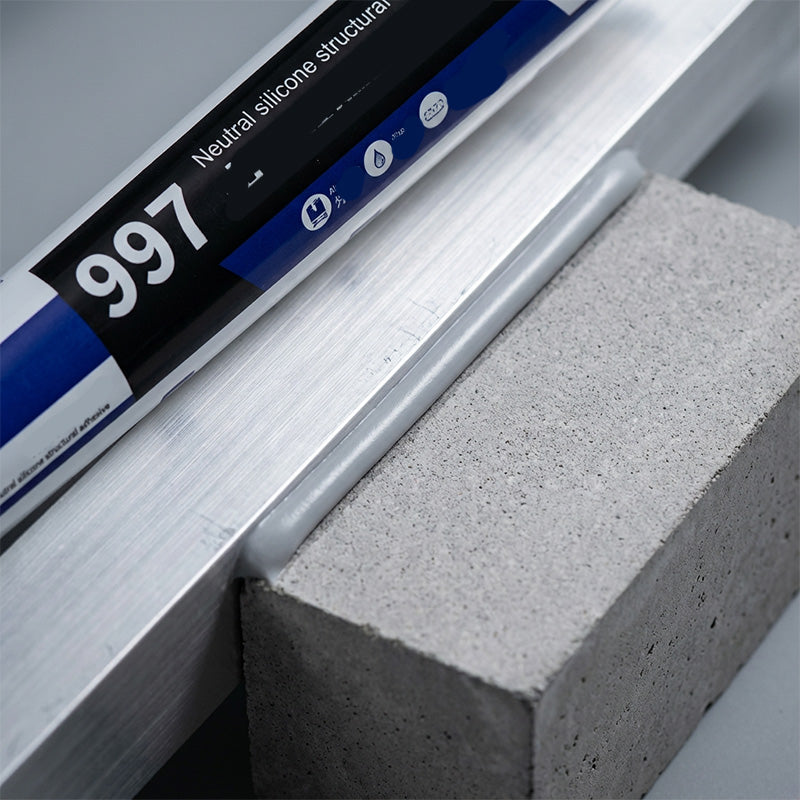 🔧 Highly elastic sealant with long service life | Resistant to UV rays, moisture, and temperature changes 🌡️