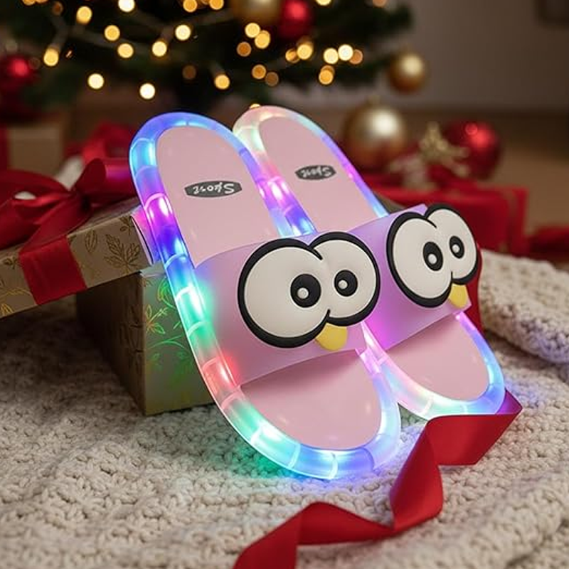 🐧 50% OFF NOW! 💡 LED Cartoon Slippers – Vibrant Light-Up Sole & Cute Penguin Design – Flexible PVC & Easy Slip-On 🏠