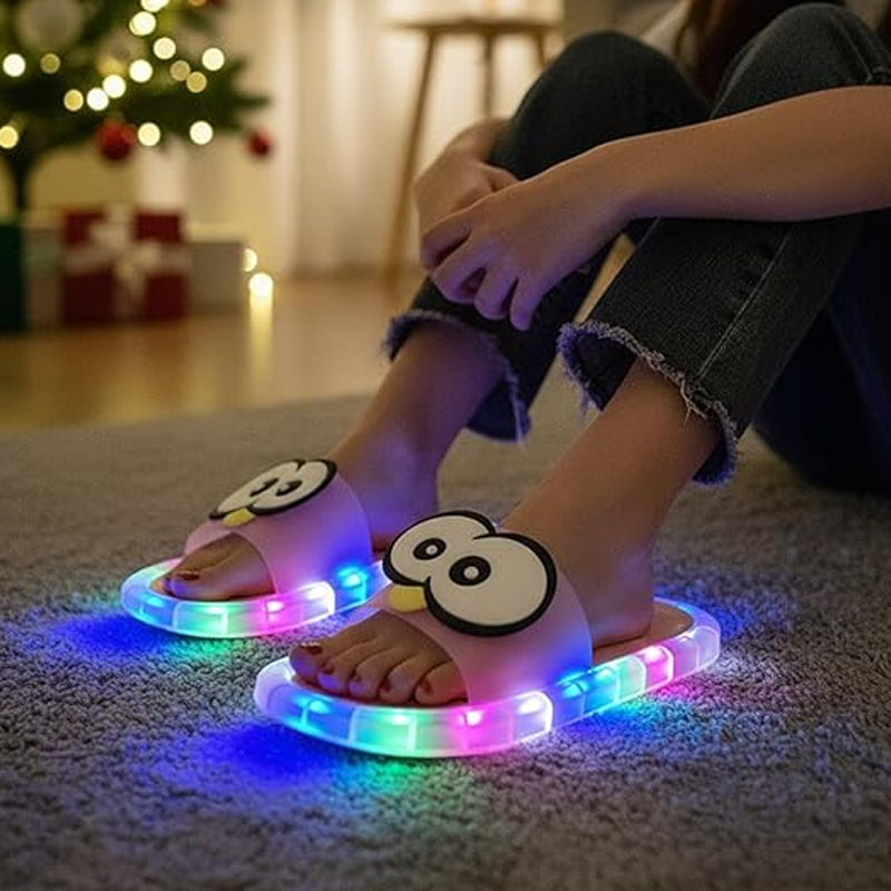 🐧 50% OFF NOW! 💡 LED Cartoon Slippers – Vibrant Light-Up Sole & Cute Penguin Design – Flexible PVC & Easy Slip-On 🏠